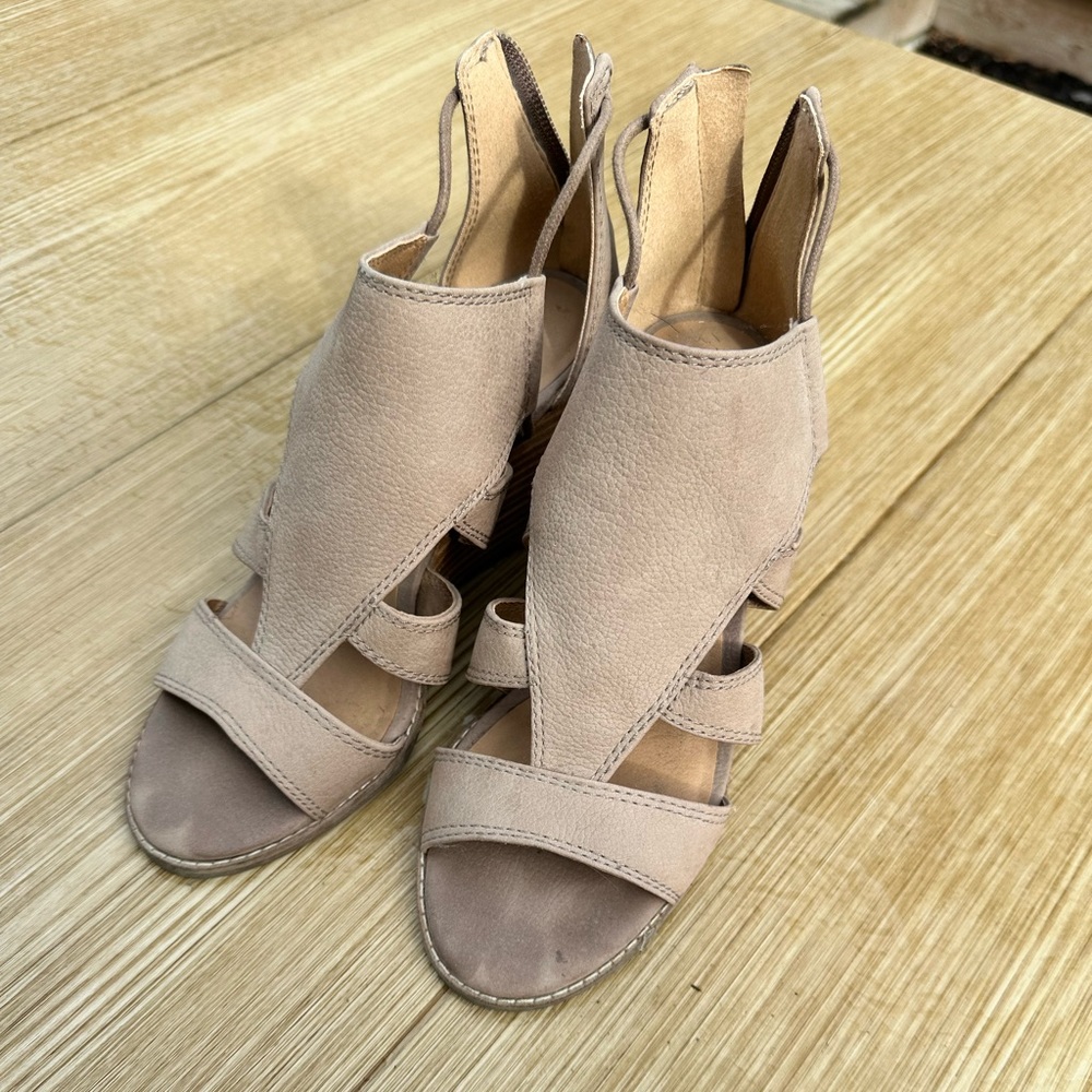 Lucky Brand Tan Block Heel Suede Heels